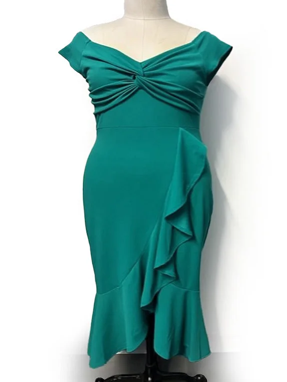 Cocktail dress with sleeves-Mavia Mermaid Bodycon Plus Size Cocktail Dress in Emerald